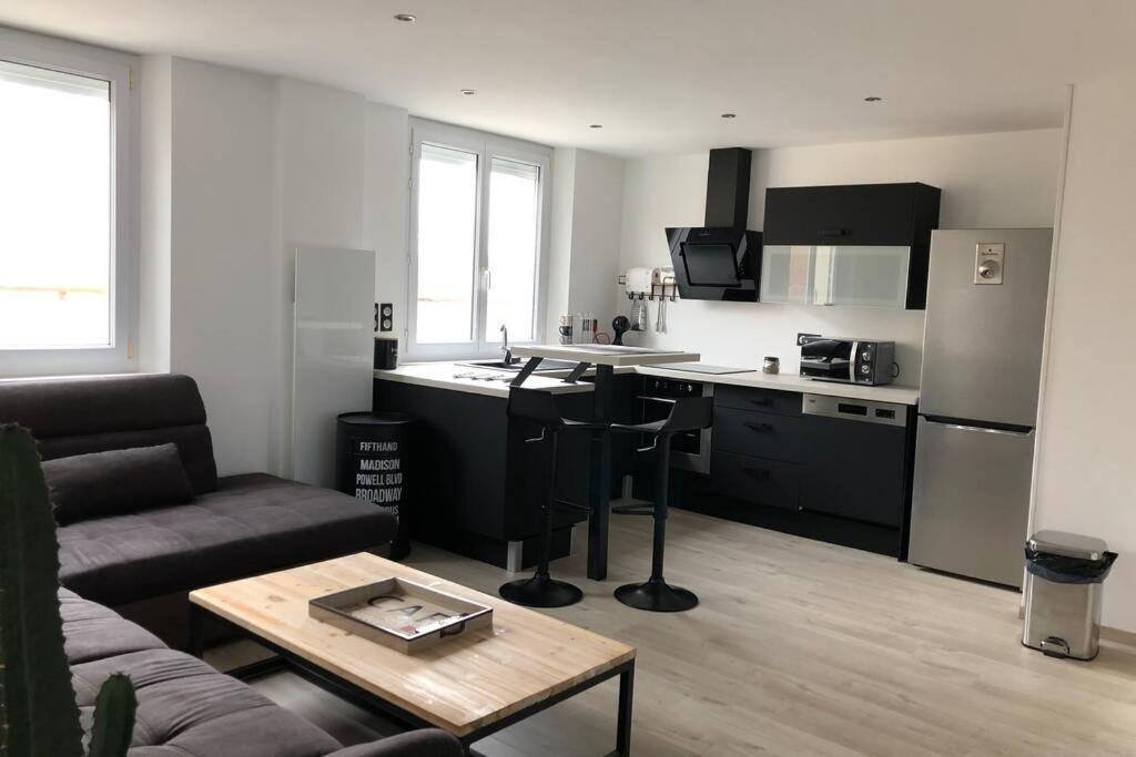 Appartement De Adrien Garage Prive Charleville-Mézières المظهر الخارجي الصورة